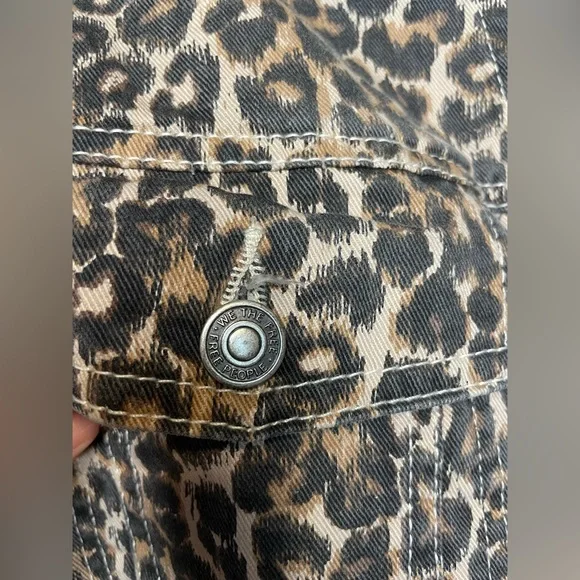 NWT Free People Cropped Leopard Denim Jacket - Size Medium Oversized - Picture 7 of 15